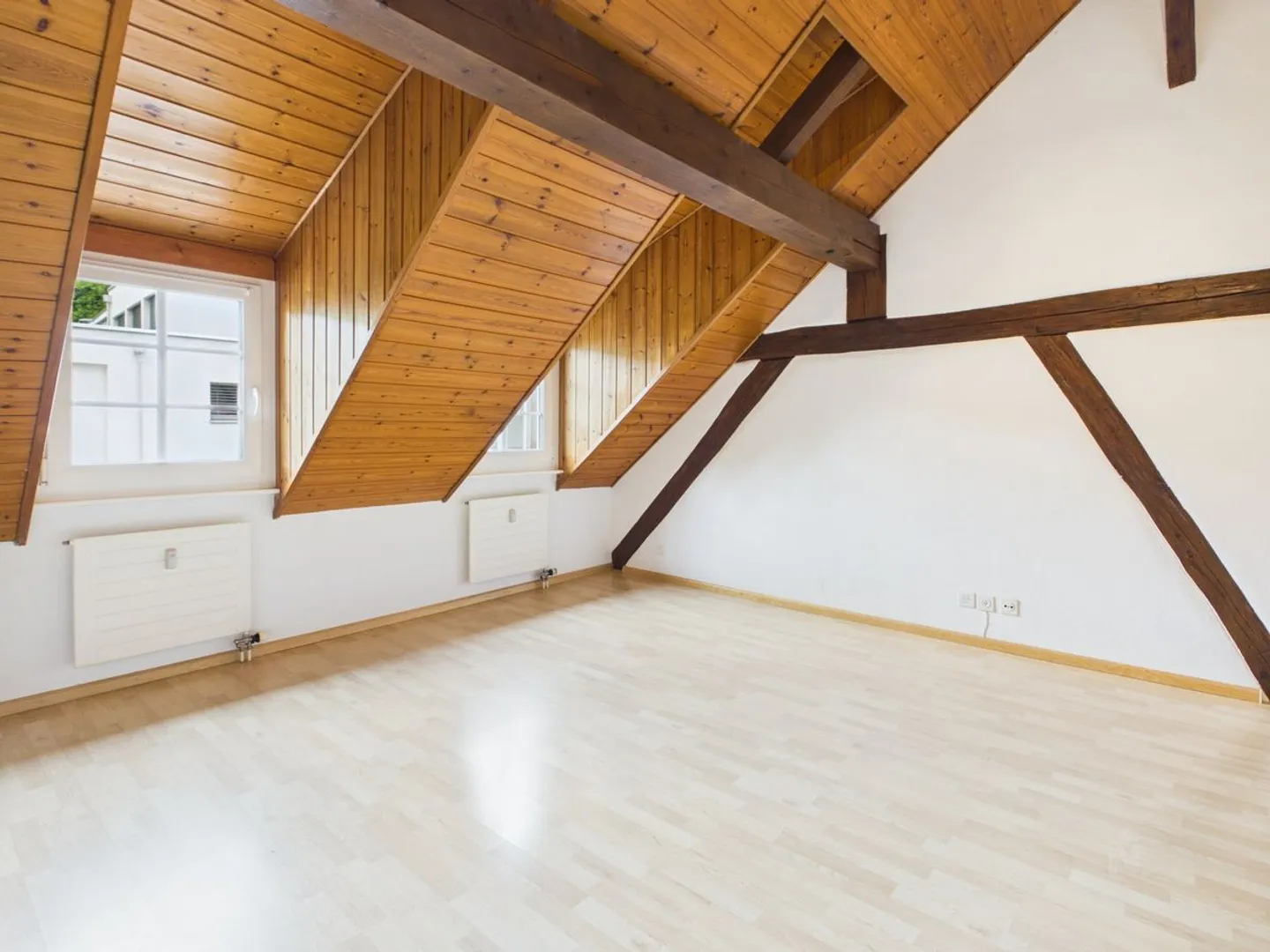 Charming Maisonette Apartment with New Kitchen, Private Washing Machine and Plenty of Space - Photo 3 of 9