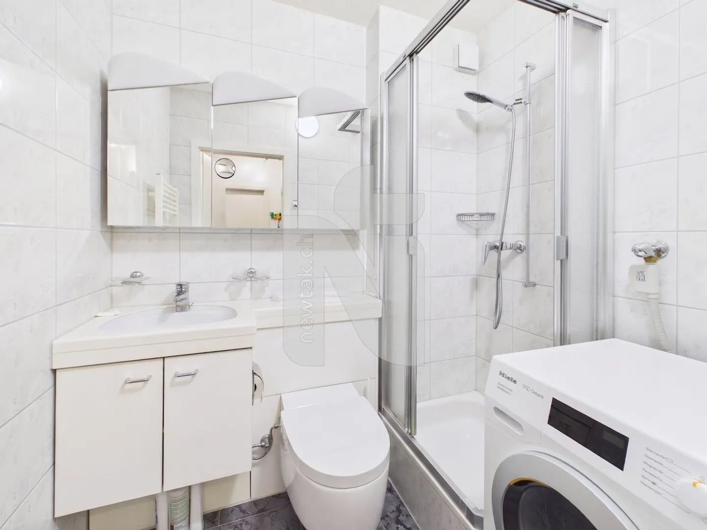 Appartement 5.5 pièces avec accès au jardin et garage privé - Photo 8 sur 12