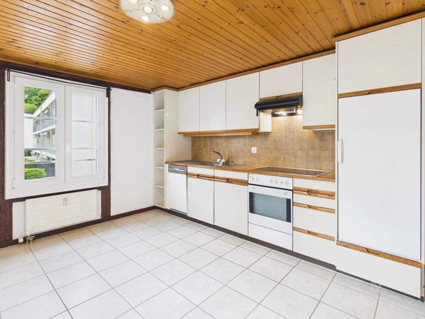 Charming Maisonette Apartment with New Kitchen, Private Washing Machine and Plenty of Space - Photo 6 of 9