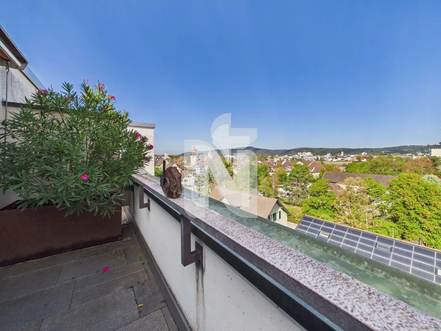 Attikawohnung über den Dächern von Rheinfelden mit Riesieger Terrasse Weitblick, Lift und Tiefgaragenplatz  - Photo 6 of 13