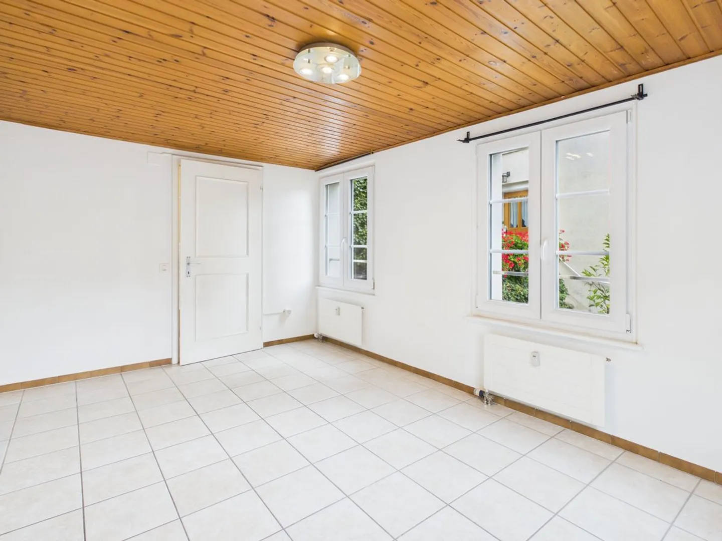 Charming Maisonette Apartment with New Kitchen, Private Washing Machine and Plenty of Space - Photo 8 of 9