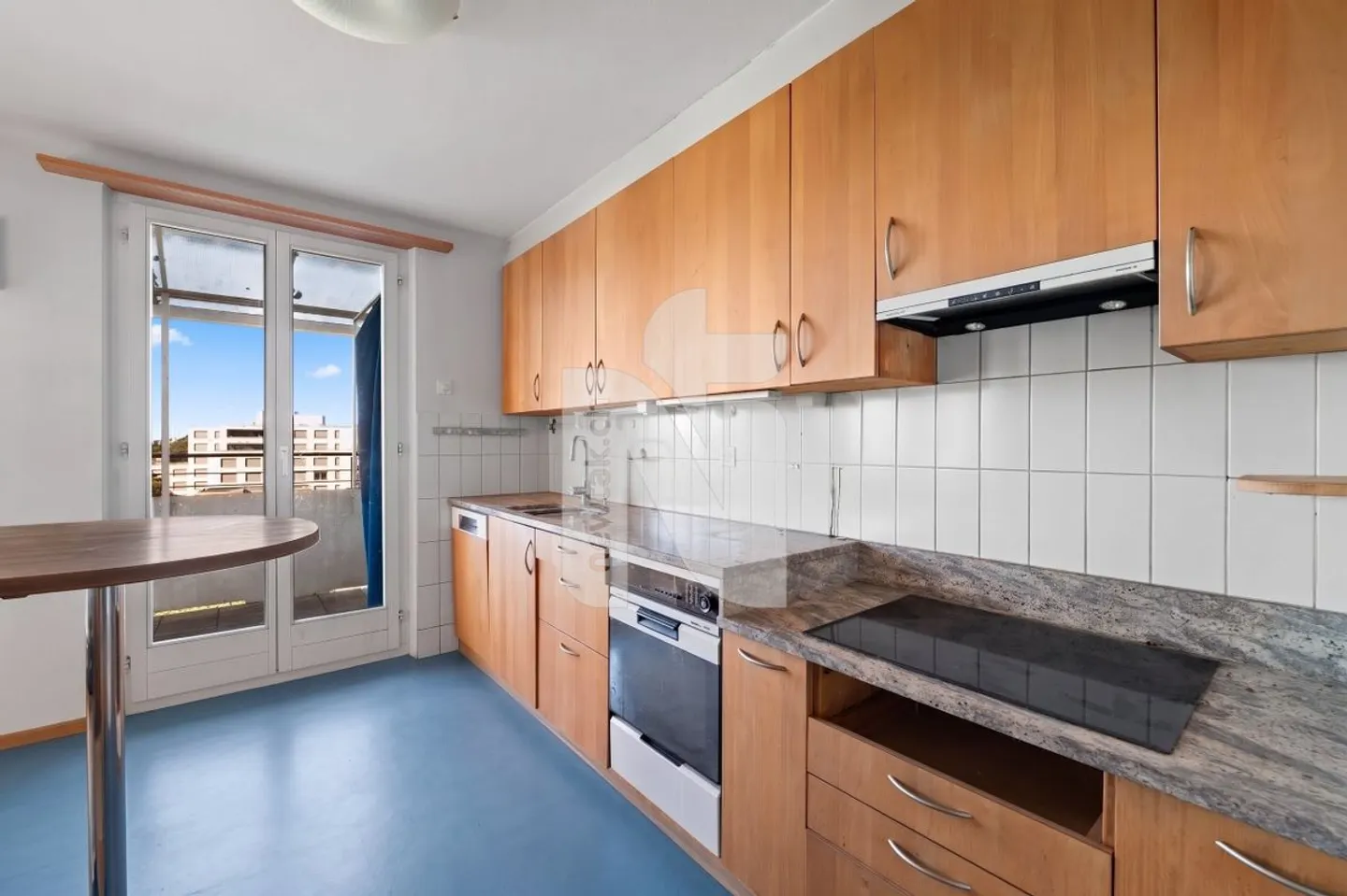 Casa bifamiliare adatta alle famiglie con appartamento, giardino e vista sui tetti di Basilea - Foto 4 di 13