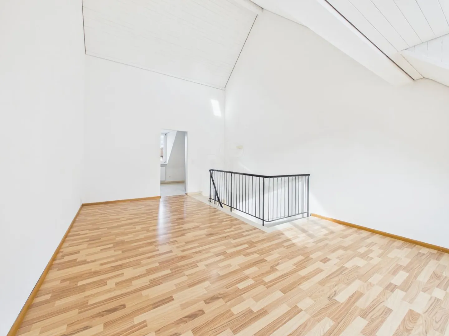 Frisch renovierte Maisonettewohnung im Herzen von Aesch - Photo 9 sur 12