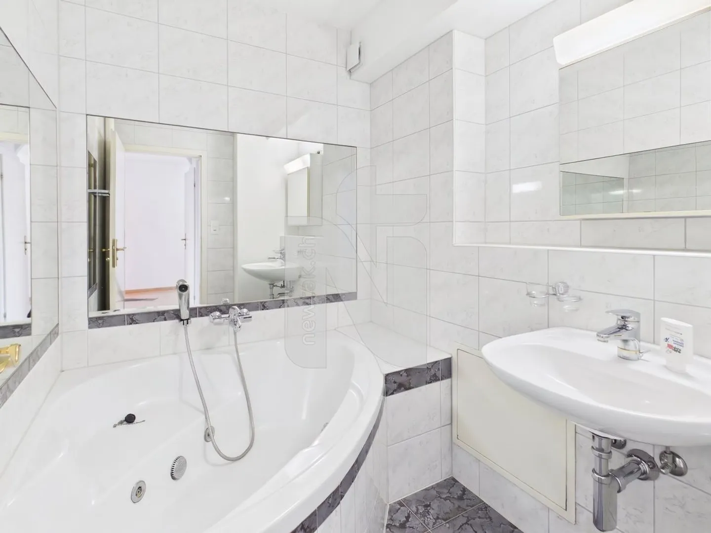 Appartement 5.5 pièces avec accès au jardin et garage privé - Photo 9 sur 12