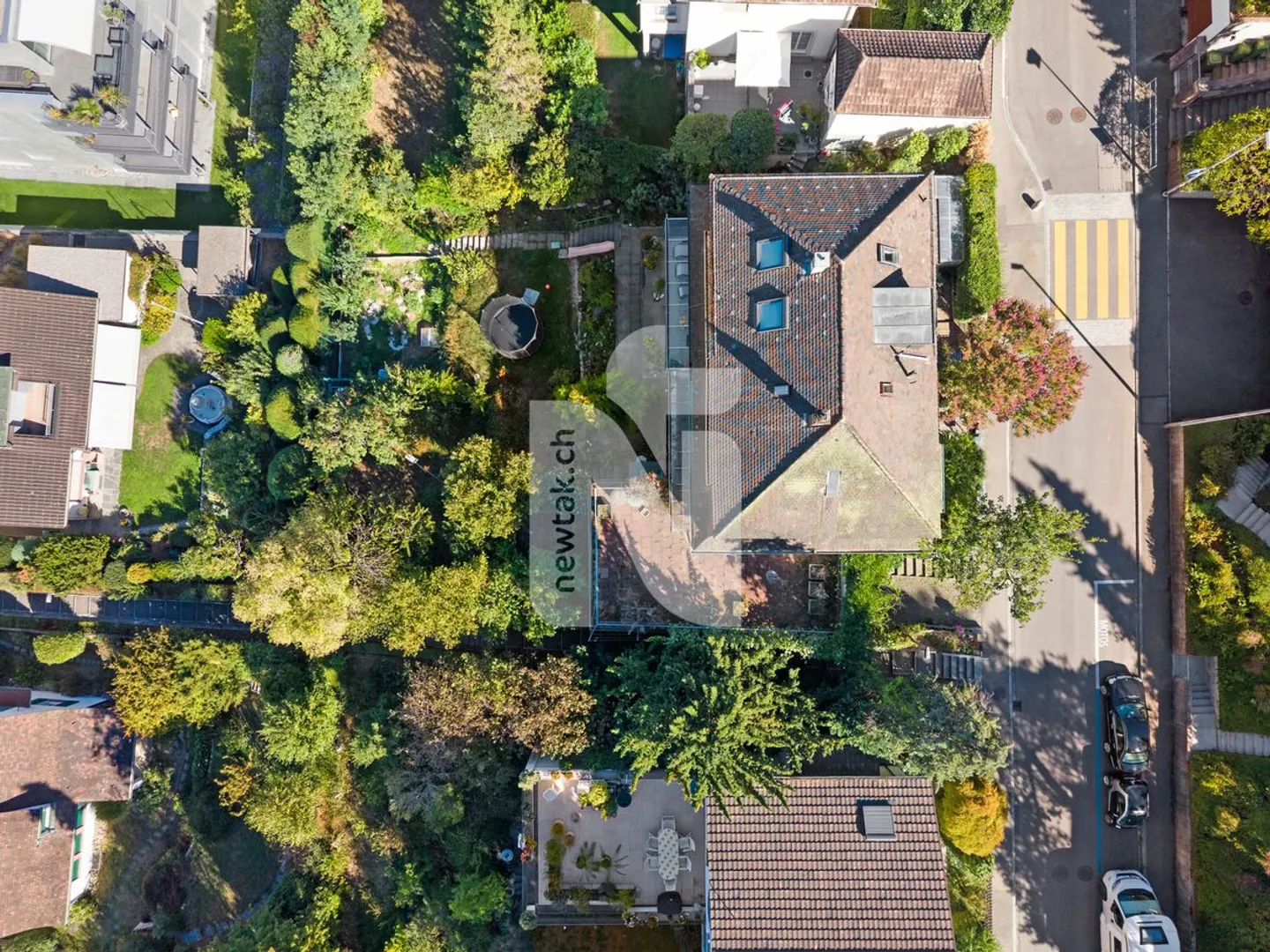 Casa bifamiliare adatta alle famiglie con appartamento, giardino e vista sui tetti di Basilea - Foto 2 di 13