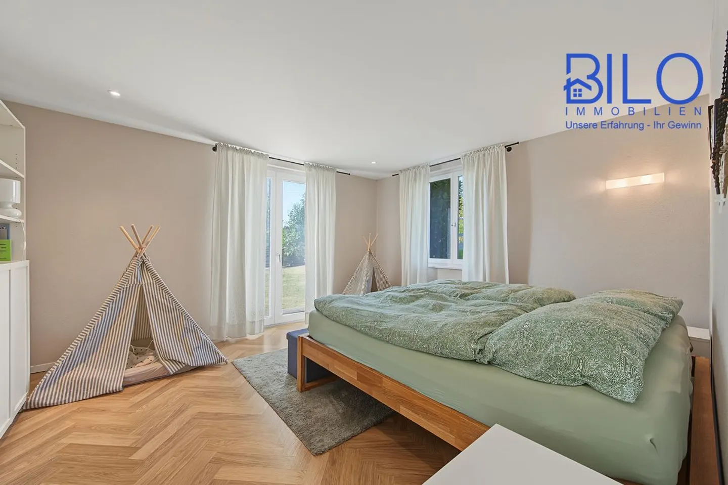 Oasis exclusive de 5,5 pièces : situé au calme avec vue et piscine - Photo 12 sur 13