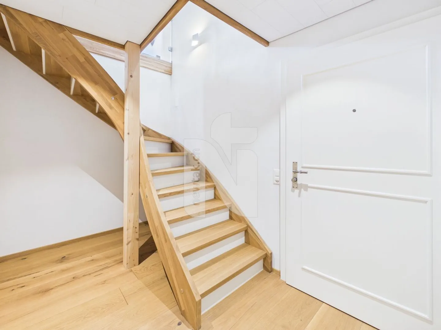 Charming, renovated maisonette apartment with lift, balcony and private washing tower - Photo 11 of 11