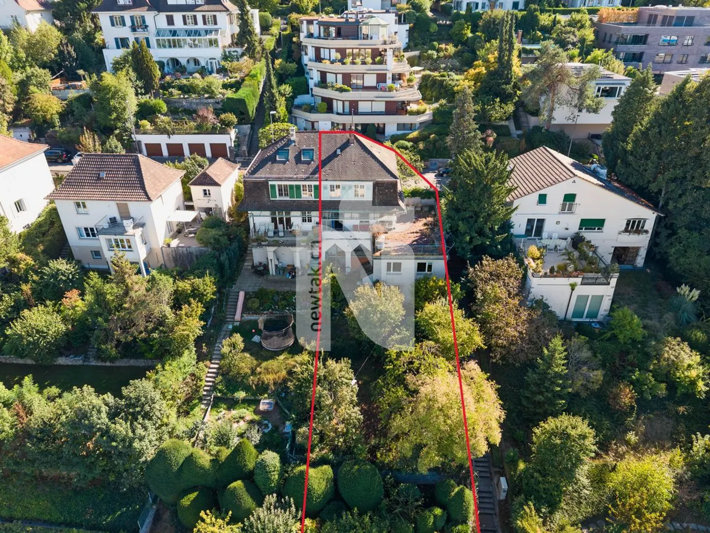Casa bifamiliare adatta alle famiglie con appartamento, giardino e vista sui tetti di Basilea - Foto 1 di 13
