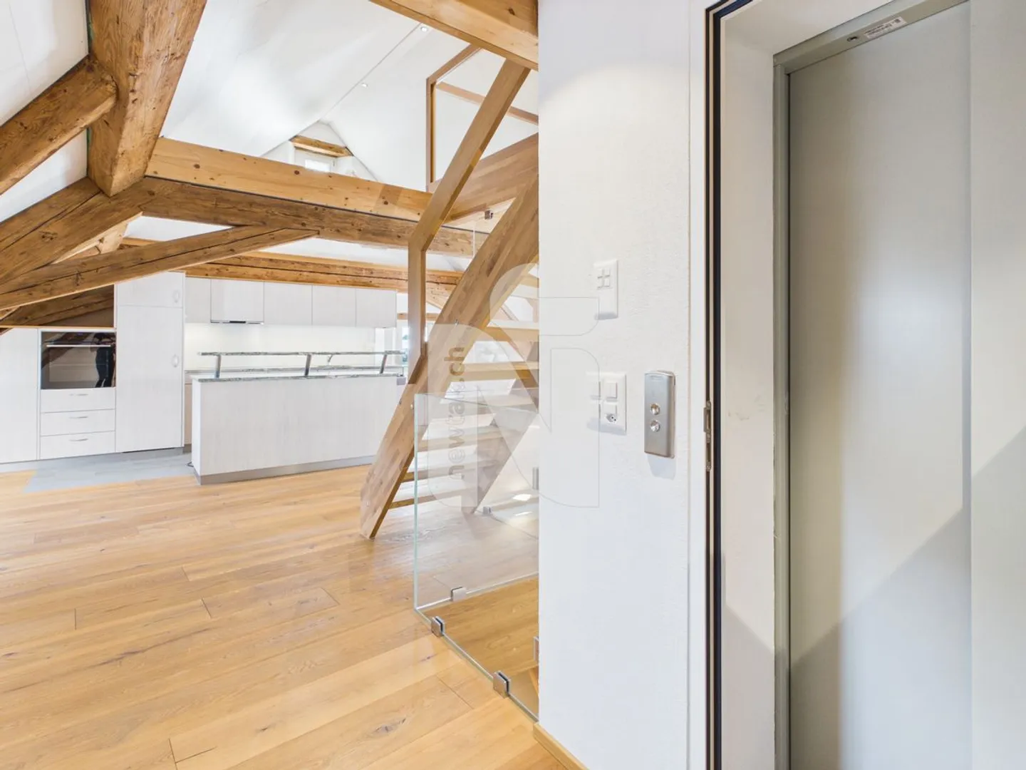 Charming, renovated maisonette apartment with lift, balcony and private washing tower - Photo 9 of 11