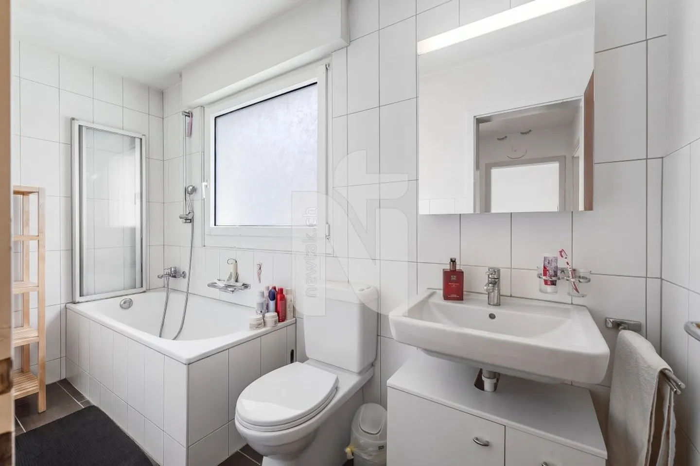 Maison familiale spacieuse avec jardin, garage et système solaire dans un endroit calme et central - Photo 10 sur 13