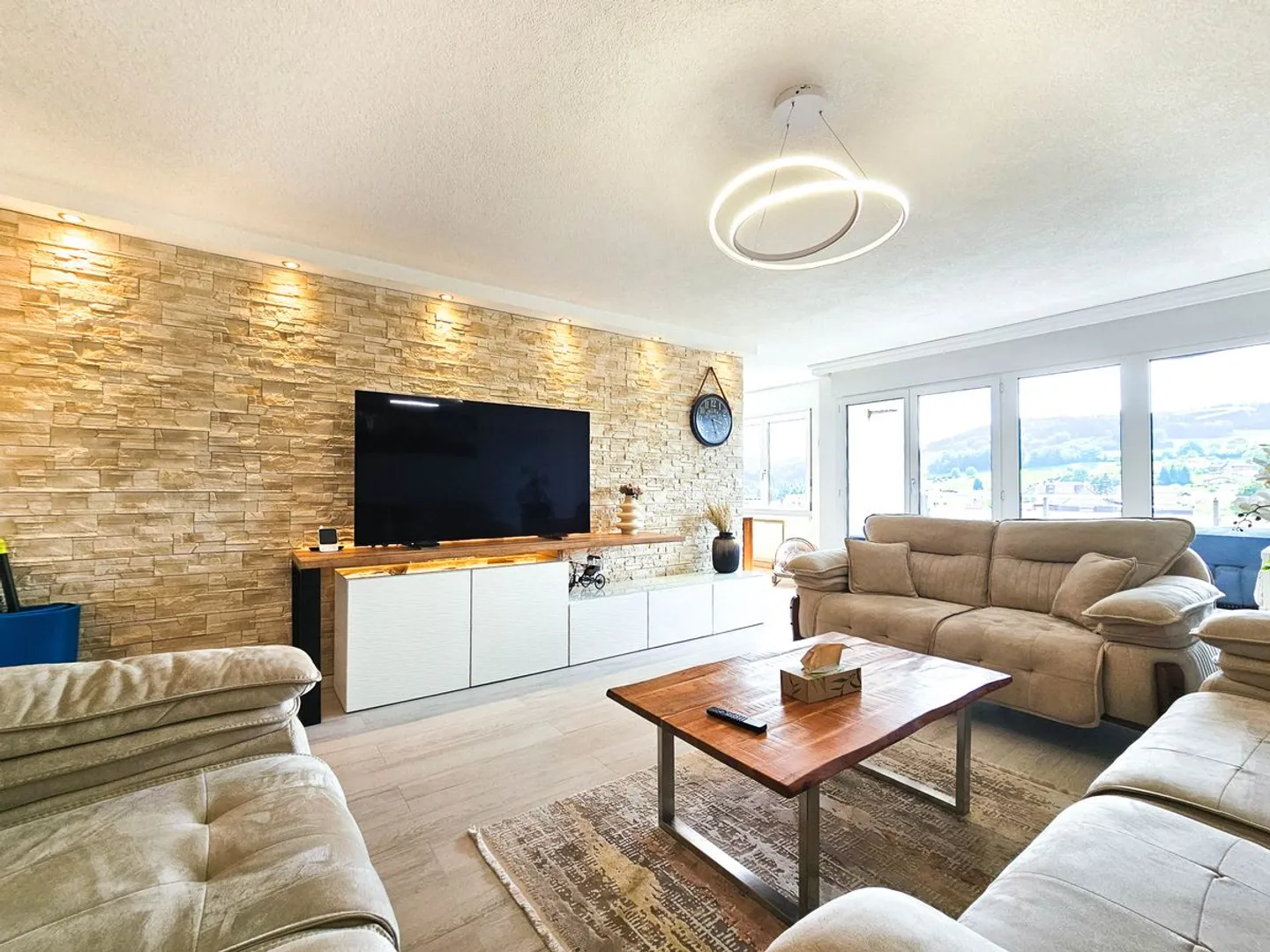 Attraktive 6-Zimmerwohnung mit 128 m² an zentraler Lage in Bazenheid - Foto 2 von 13
