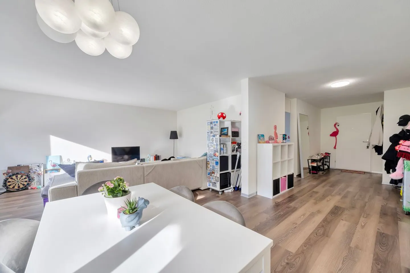 Casa perfetta a Schübelbach - Appartamento soleggiato di 2,5 stanze con balcone - Foto 5 di 7