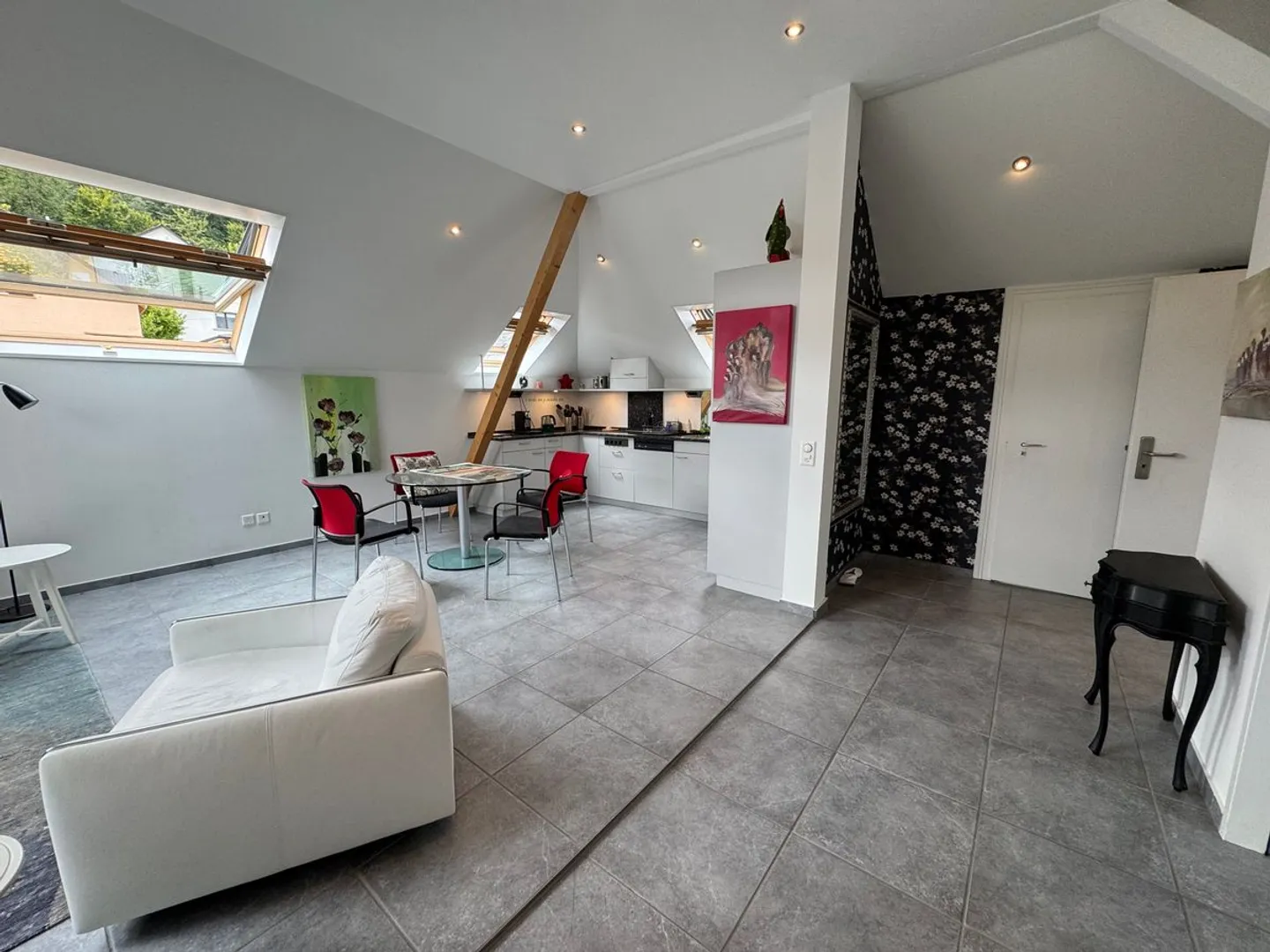 Einmalige Gelegenheit - Lichtdurchflutete Wohnung mit privater Dachterrasse über Zürich - Foto 2 von 13