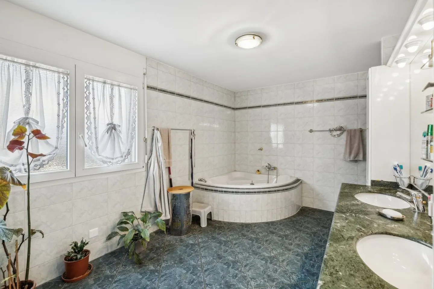 CHARMANTE VILLA FAMILIALE DANS UN QUARTIER RESIDENTIEL - Photo 6 sur 6