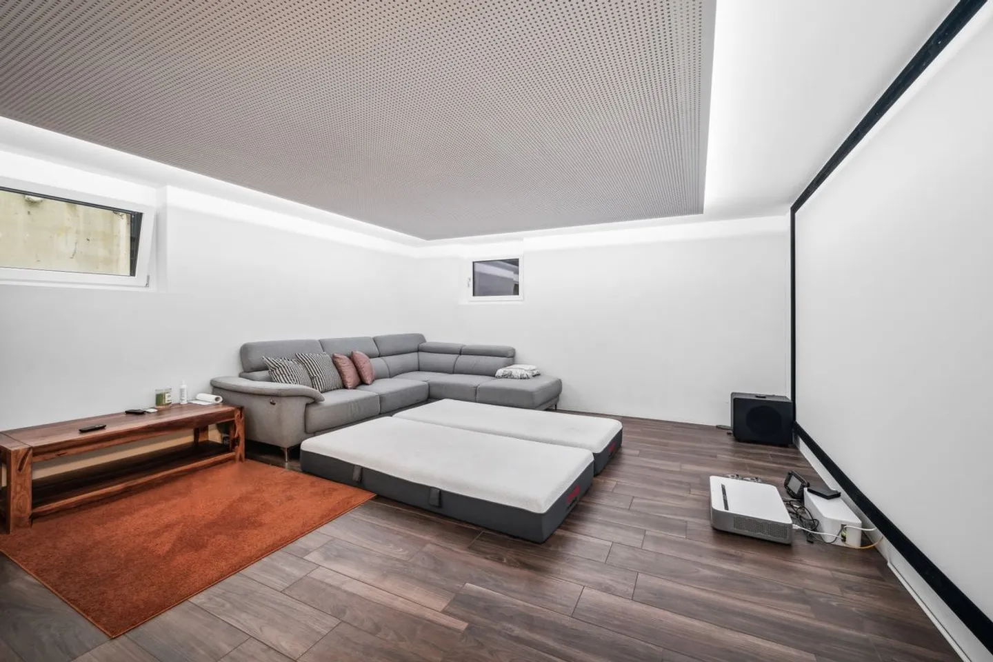 Dreamlike single-family house in Jonen with swimming pool and breathtaking view - Photo 9 of 11
