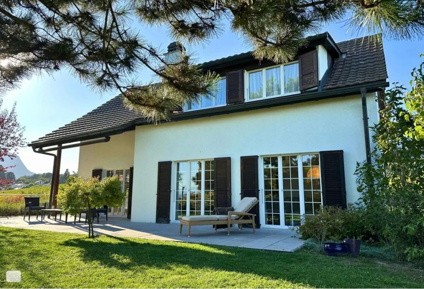 Villa indipendente, vista lago nel cuore dei vigneti - Foto 1 di 10