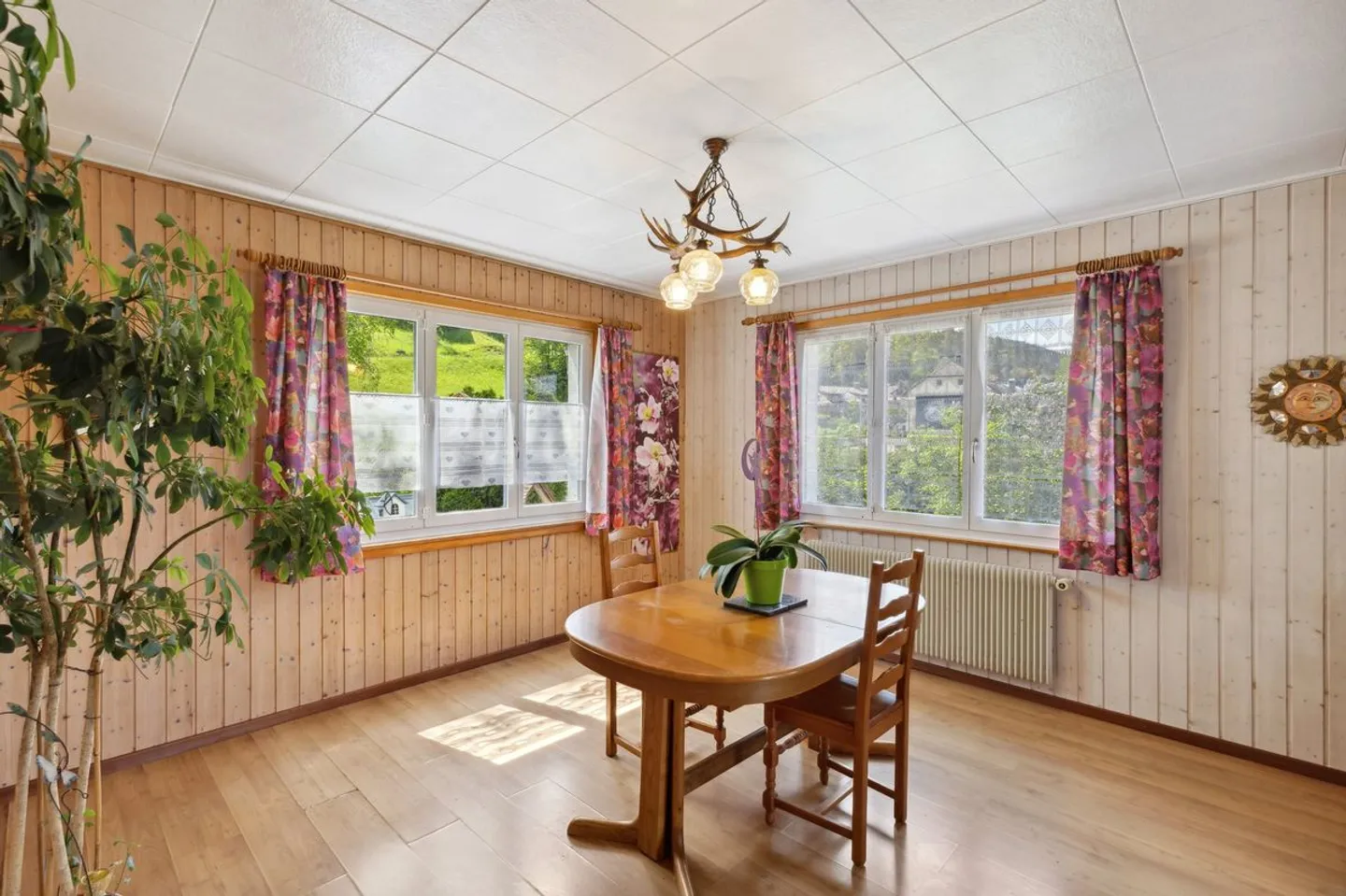 Individual villa with large independent studio and multiple possibilities on large plot - Photo 6 of 12