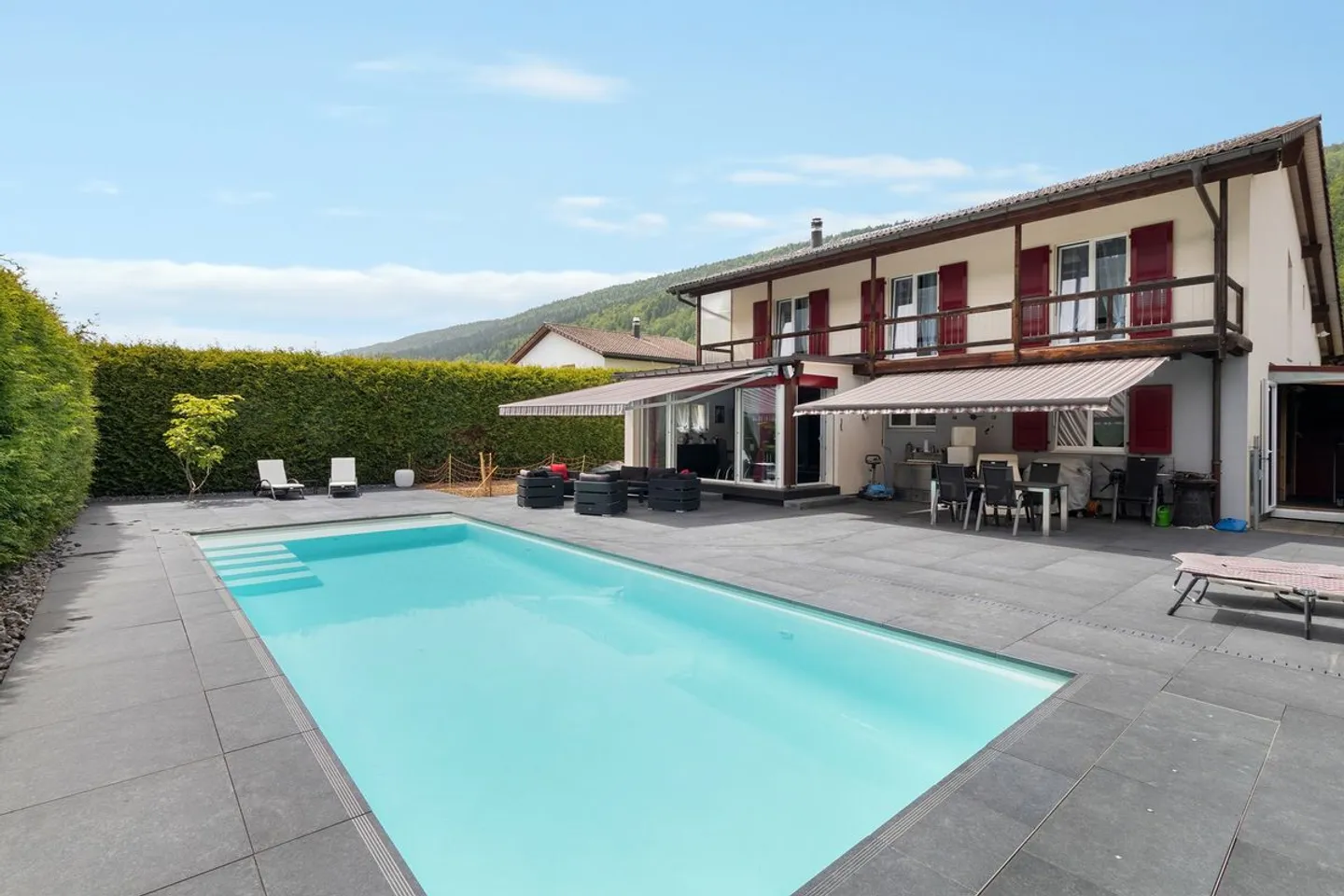 Propriété de rêve avec piscine - Photo 1 sur 12