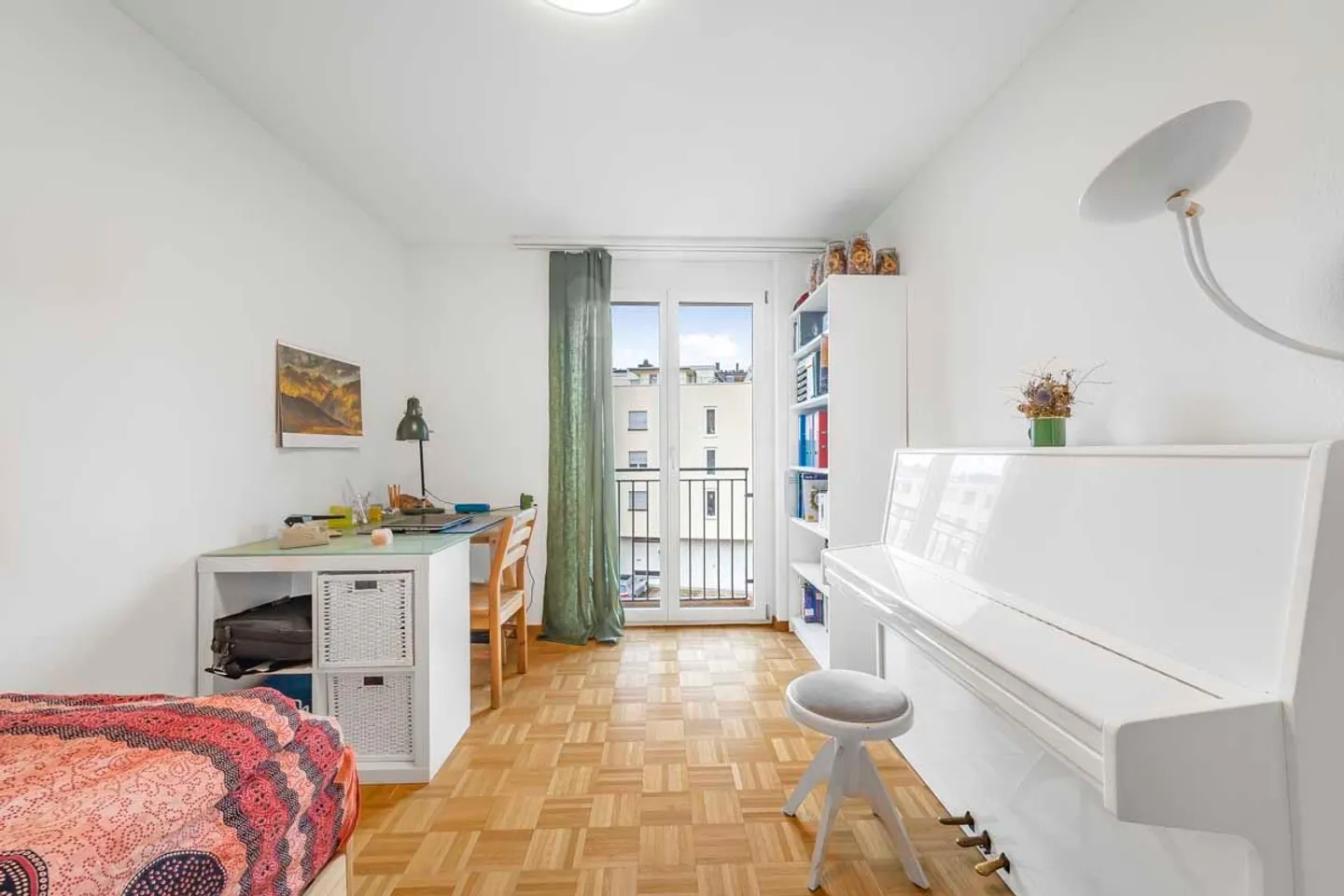 Exquisite Apartment in a Sunny and Quiet Location with a View - Photo 9 of 13