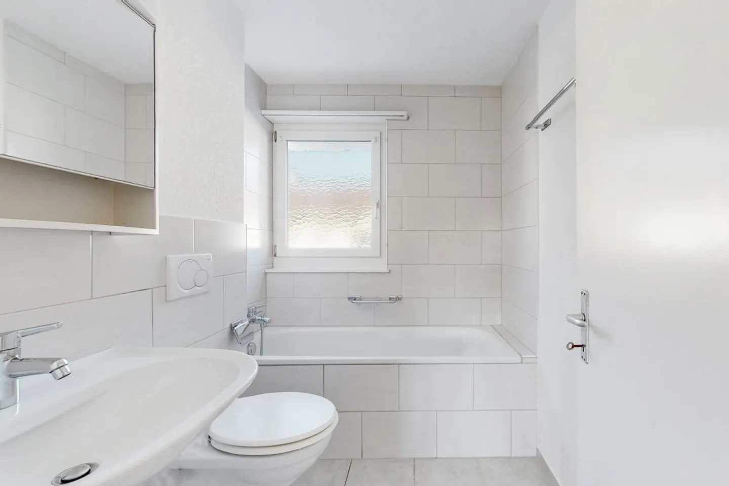 FRESHLY RENOVATED IN A GOOD LOCATION - Photo 4 of 9