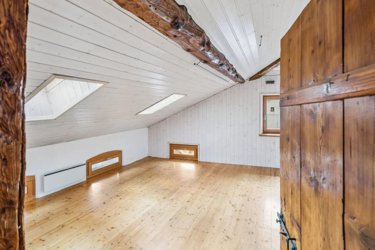 Superbo attico-duplex ristrutturato con carattere e autenticità - Foto 6 di 8