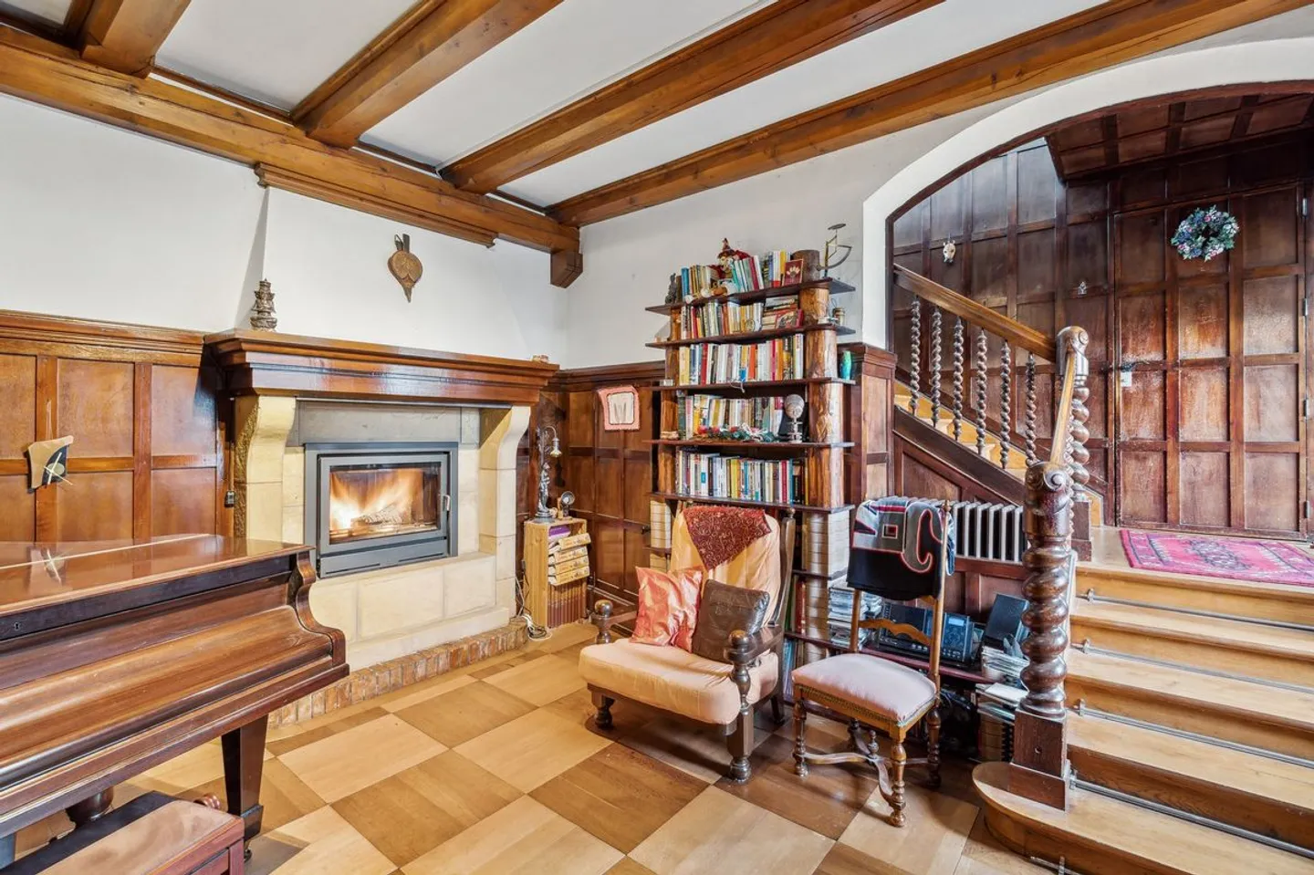 Family home with large garden - Photo 4 of 11