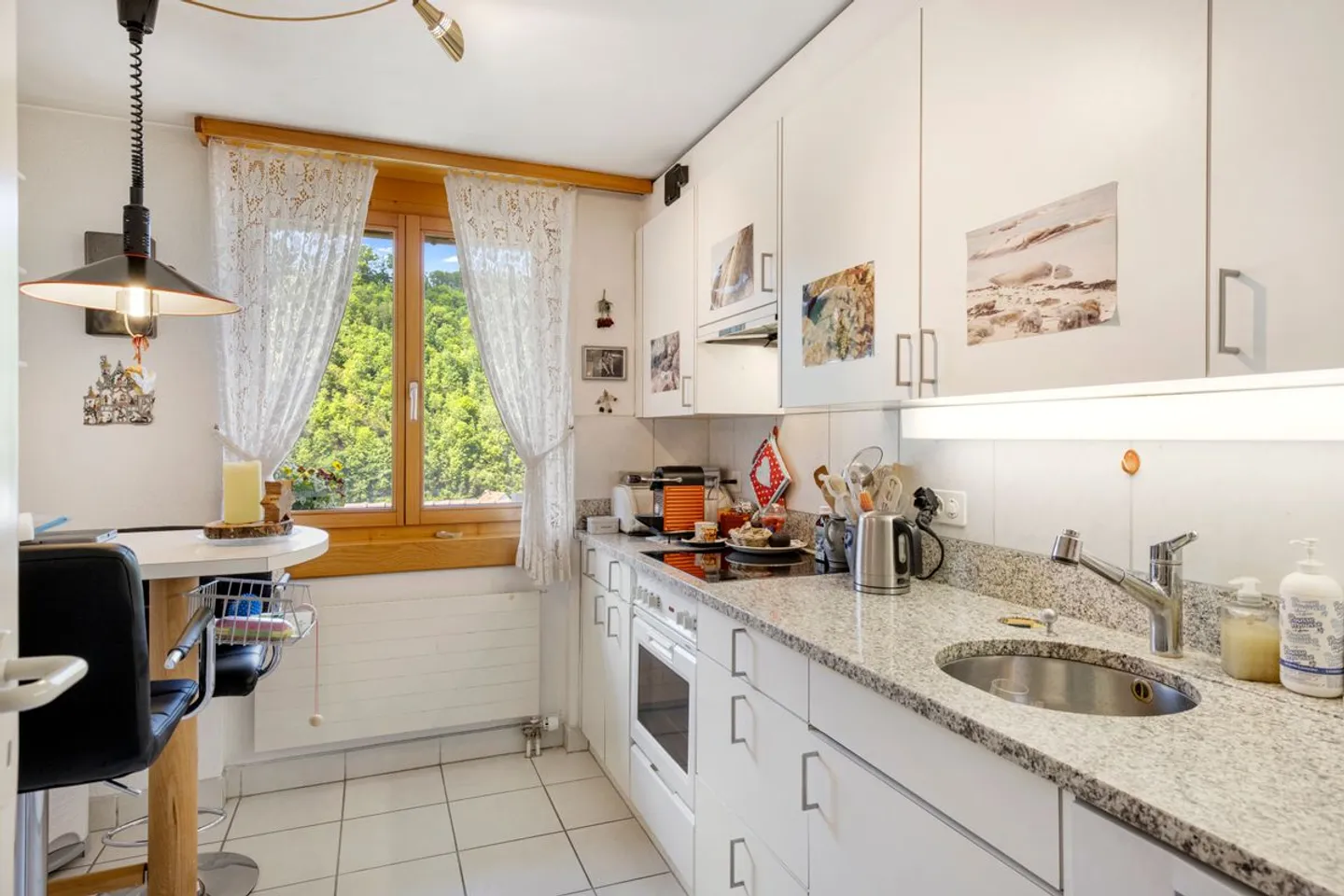 Freistehendes 5.5-Zi-Einfamilienhaus mit Aussicht, Charme und zwei Wege zum Glück - Foto 10 von 13