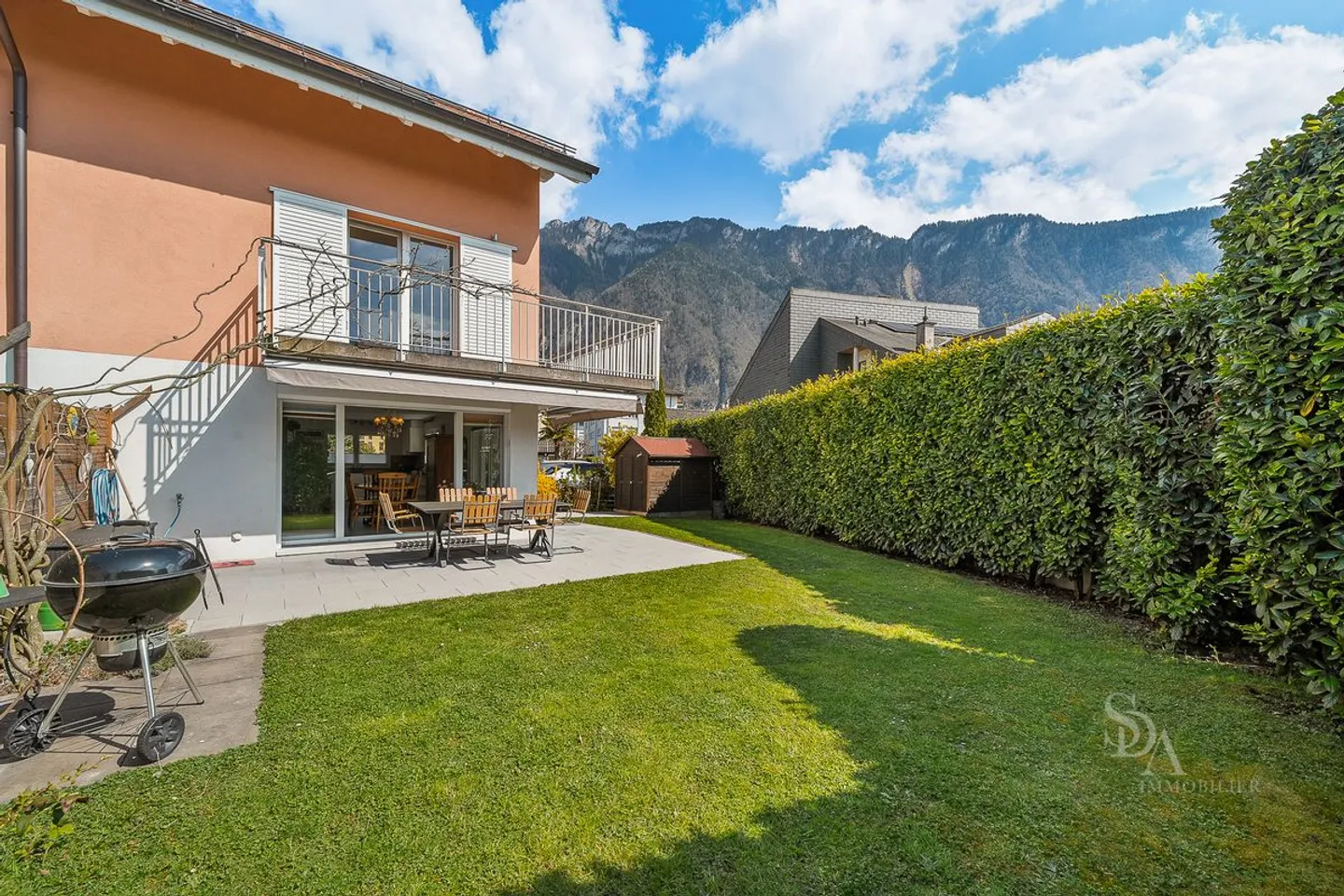 Very nice adjoining house - Photo 2 of 8