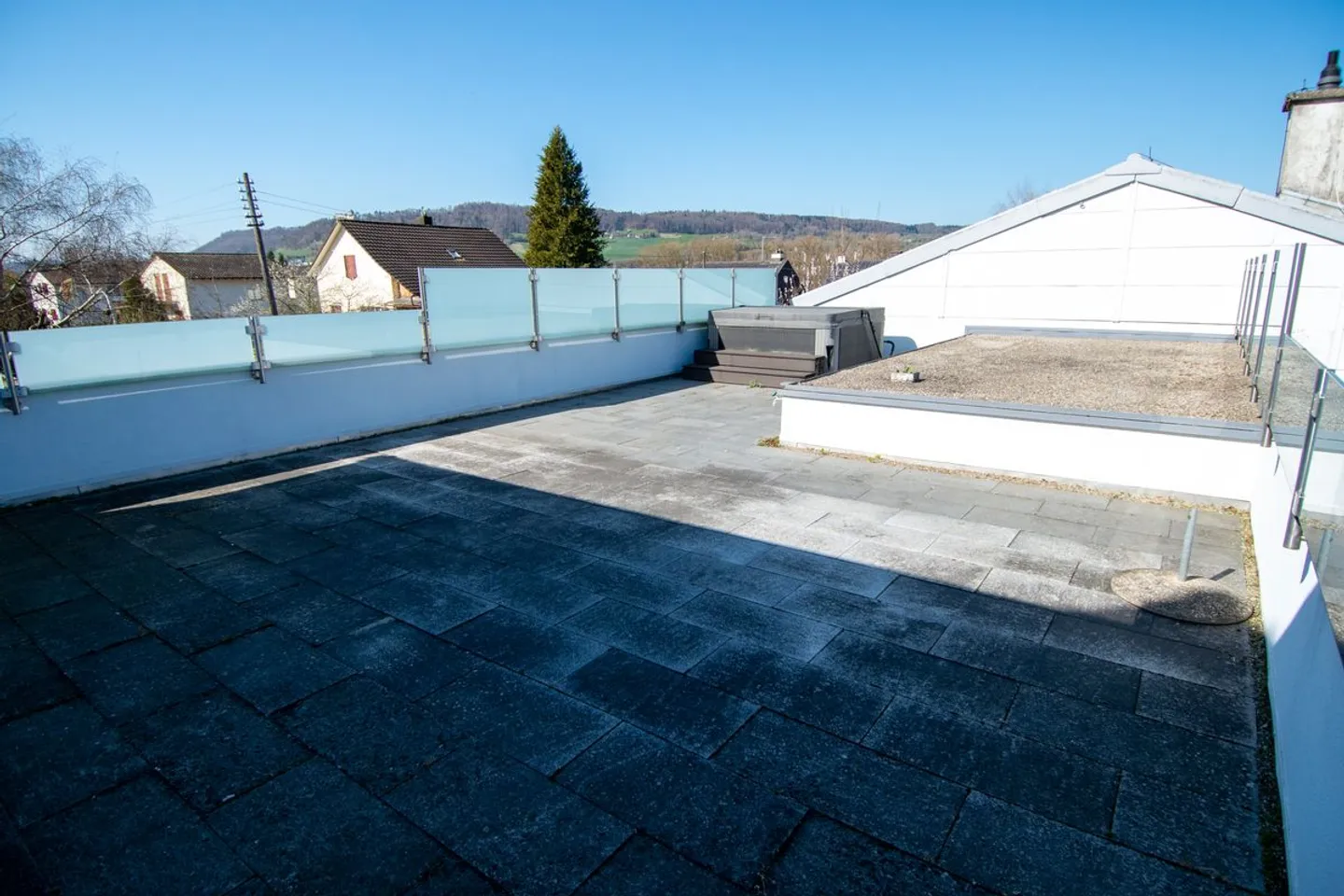 MODERNISIERTES RAUMWUNDER AN SONNIGER LAGE - Foto 6 von 8