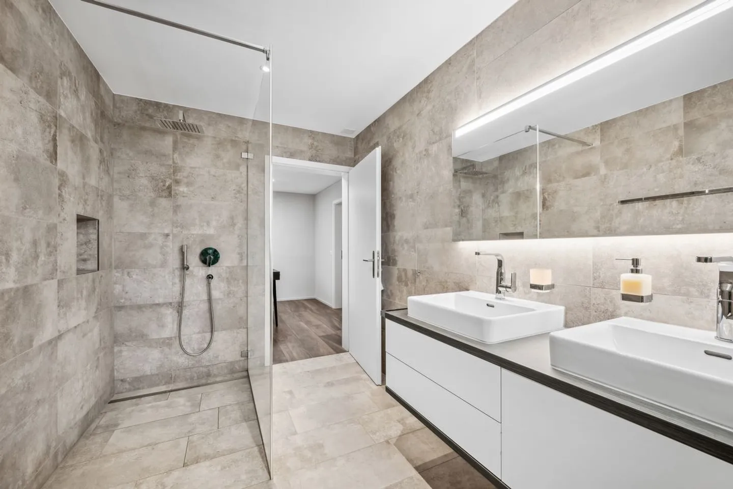 Dreamlike single-family house in Jonen with swimming pool and breathtaking view - Photo 8 of 11
