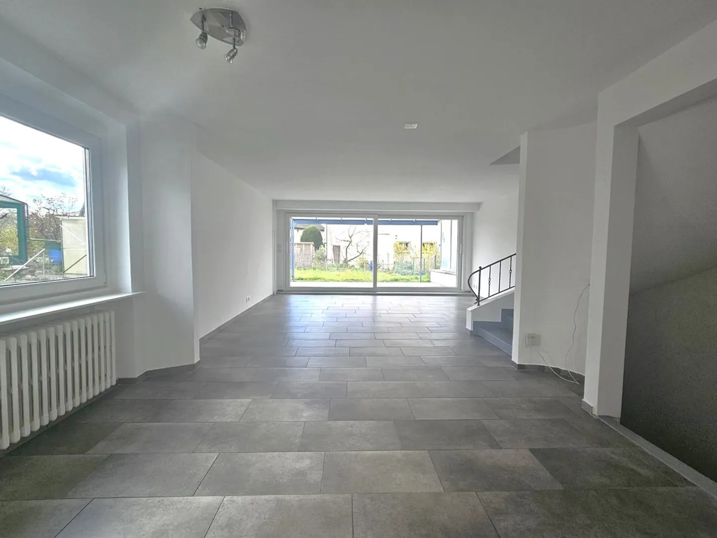 Familienfreundliches Doppelhaus in Zentraler Lage - Foto 3 von 13