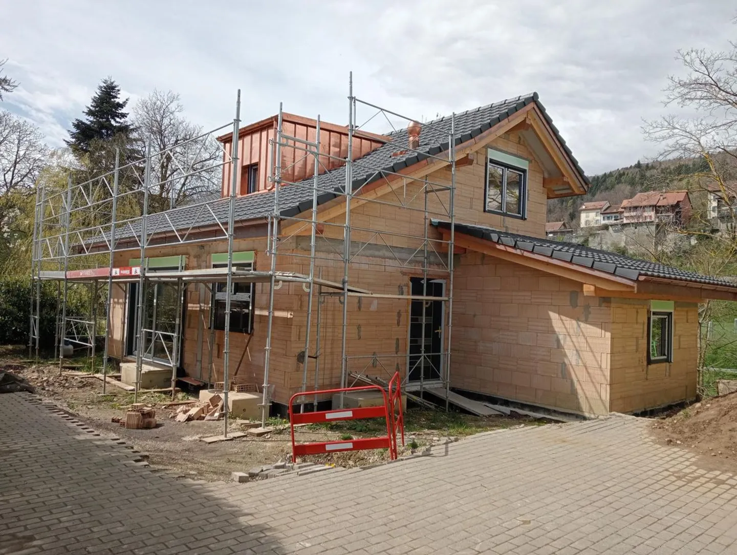 Villa mit 4,5 Zimmern im Bau moderne Architektur und hochwertige Ausstattungen - Foto 2 von 4
