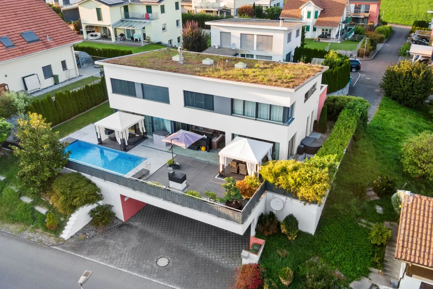 RÉSIDENCE AVEC PISCINE ET ESPACE DE VIE SPACIEUX - Photo 4 sur 10