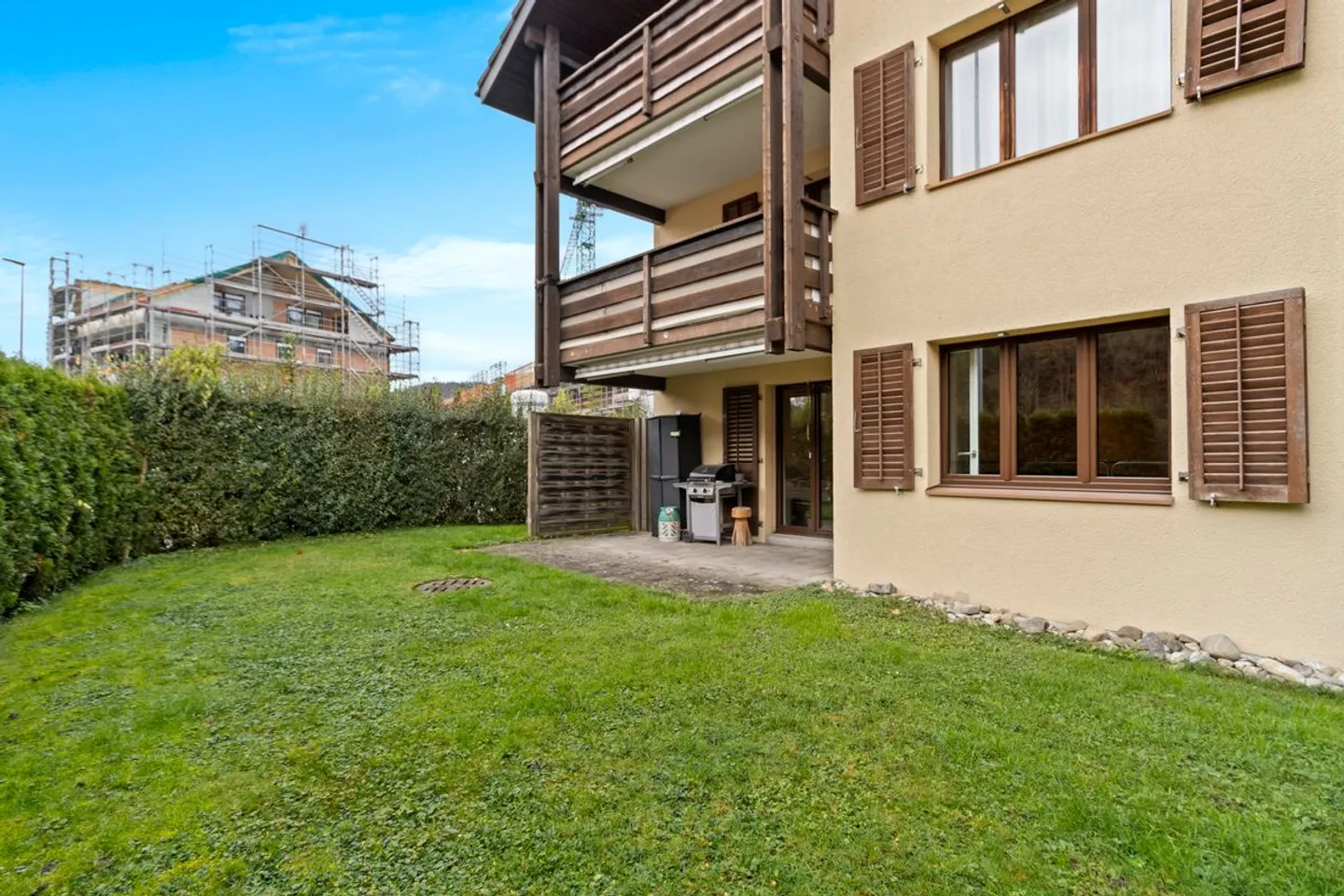 Appartamento al piano terra ristrutturato di 4,5 locali con giardino soleggiato - Foto 7 di 7