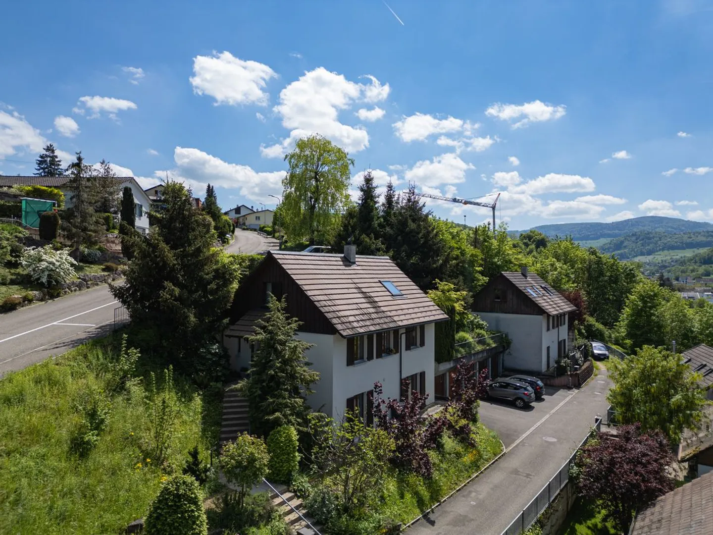 Freistehendes 5.5-Zi-Einfamilienhaus mit Aussicht, Charme und zwei Wege zum Glück - Foto 3 von 13