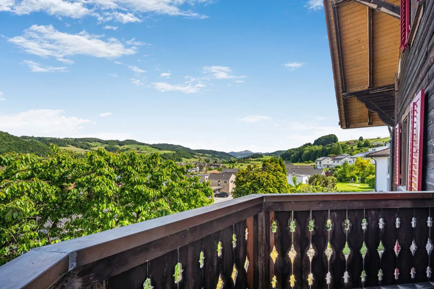Ampia casa unifamiliare con 9 stanze a Bütschwil - Foto 9 di 13