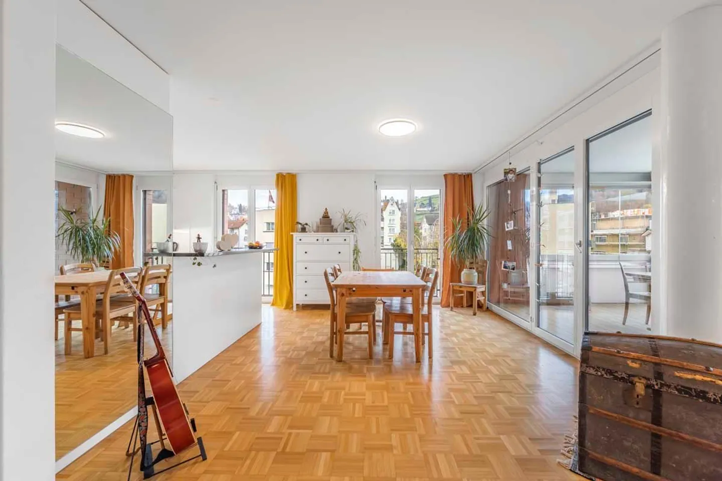 Exquisite Apartment in a Sunny and Quiet Location with a View - Photo 3 of 13