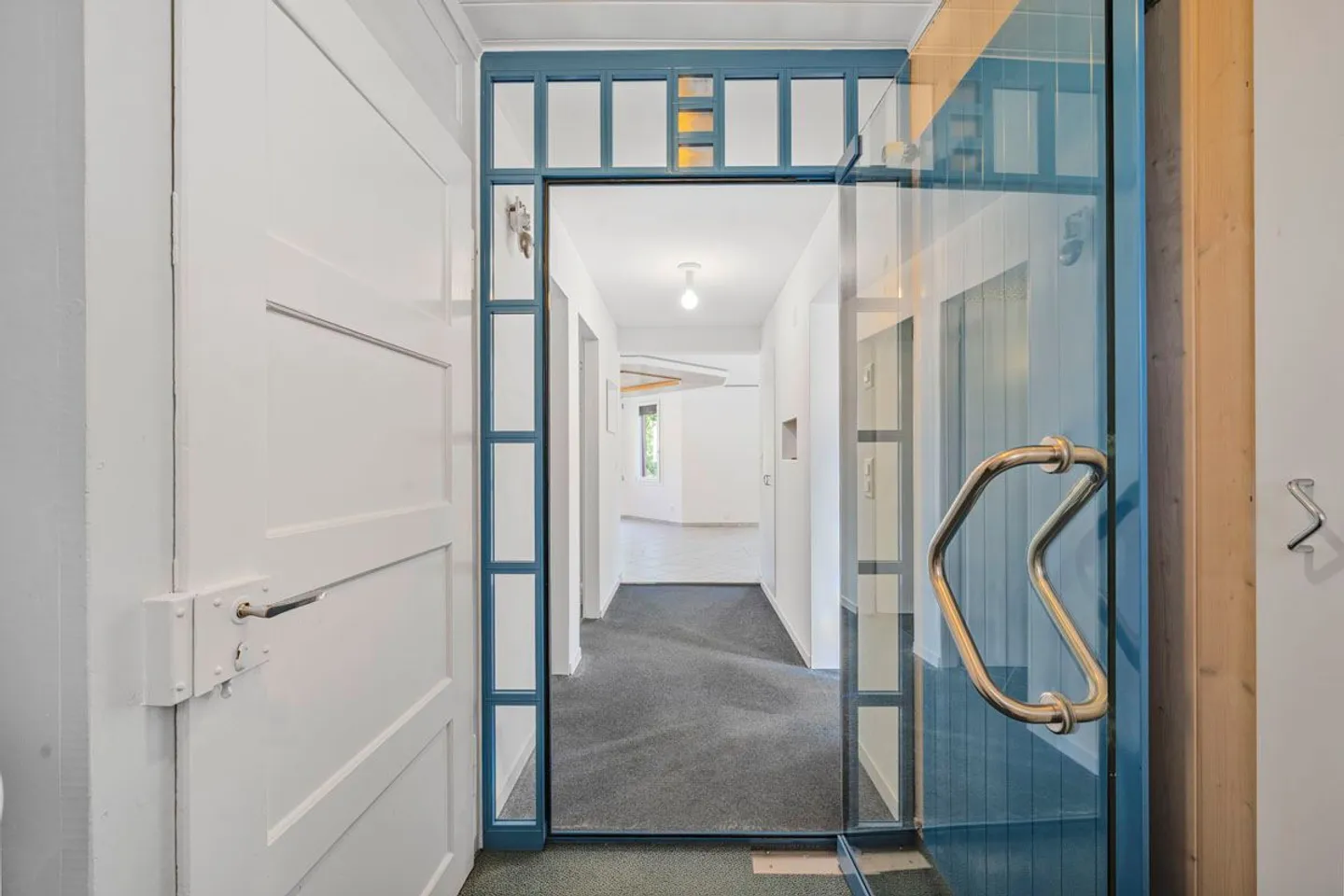 Ampia casa unifamiliare con 9 stanze a Bütschwil - Foto 3 di 13