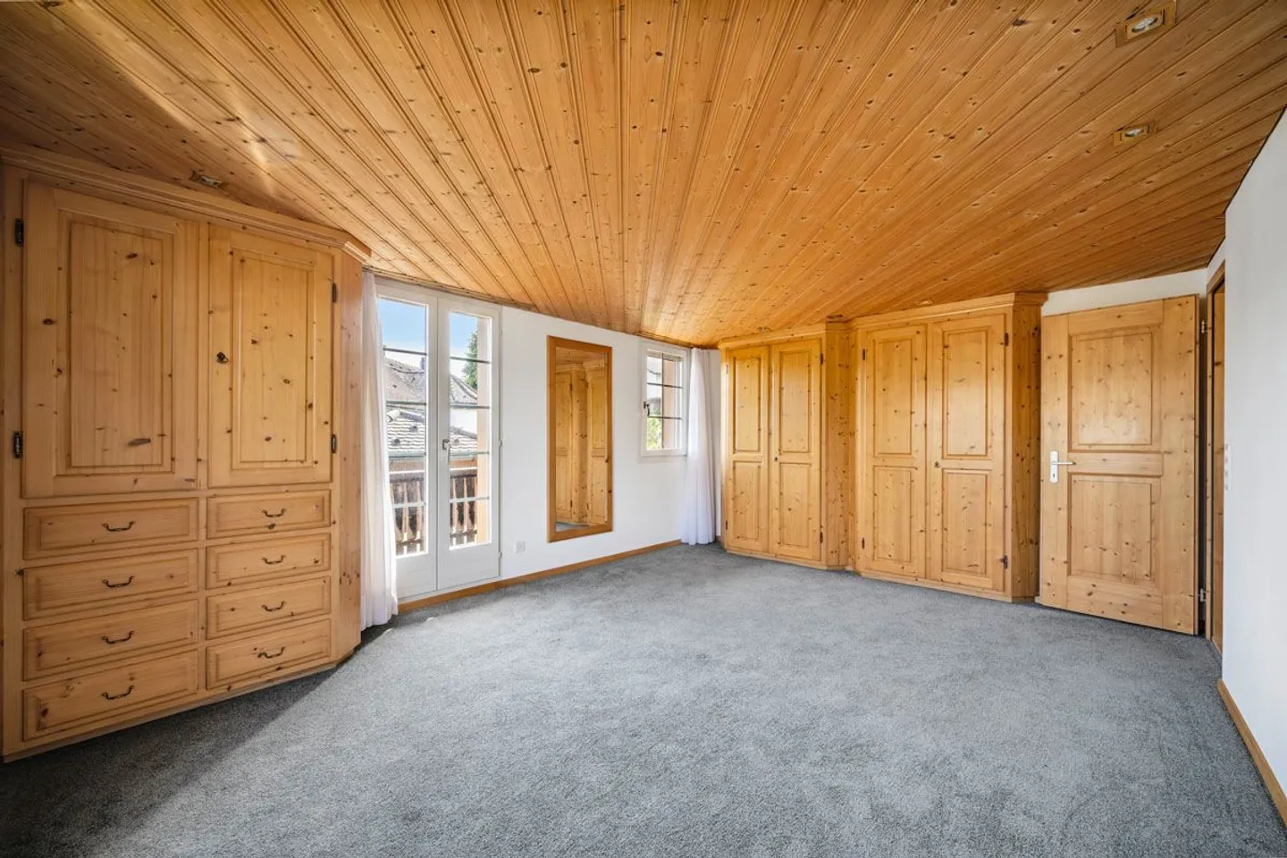 Ampia casa unifamiliare con 9 stanze a Bütschwil - Foto 8 di 13
