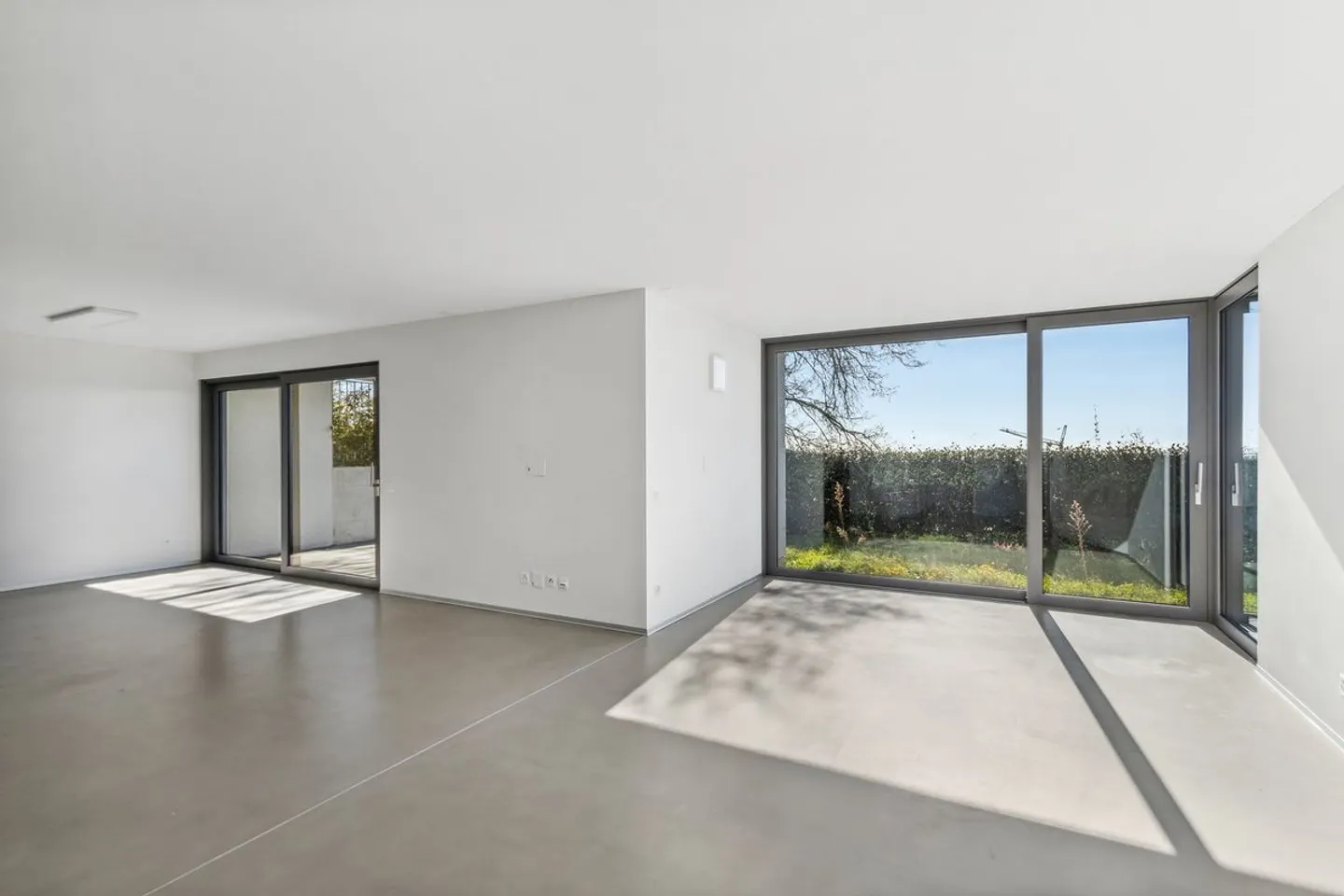Exclusive modern villa with double garden and open view - Photo 4 of 9