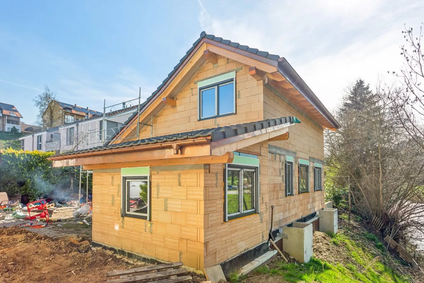 Villa mit 4,5 Zimmern im Bau moderne Architektur und hochwertige Ausstattungen - Foto 1 von 4
