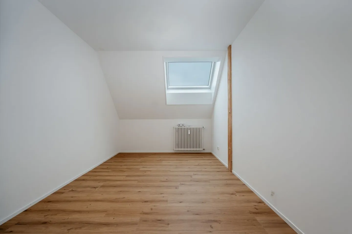 Charmante maisonette de 5 pièces avec galerie, terrasse sur le toit et loggia - Photo 7 sur 13