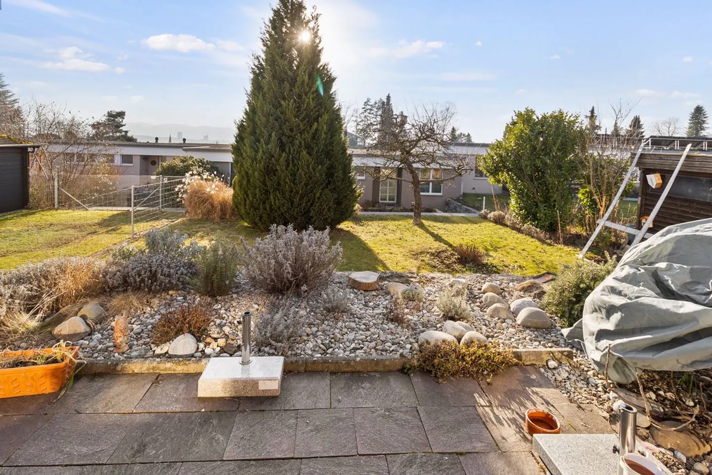 Casa a schiera familiare di 5,5 stanze con vista, giardino e posti auto - Foto 11 di 13