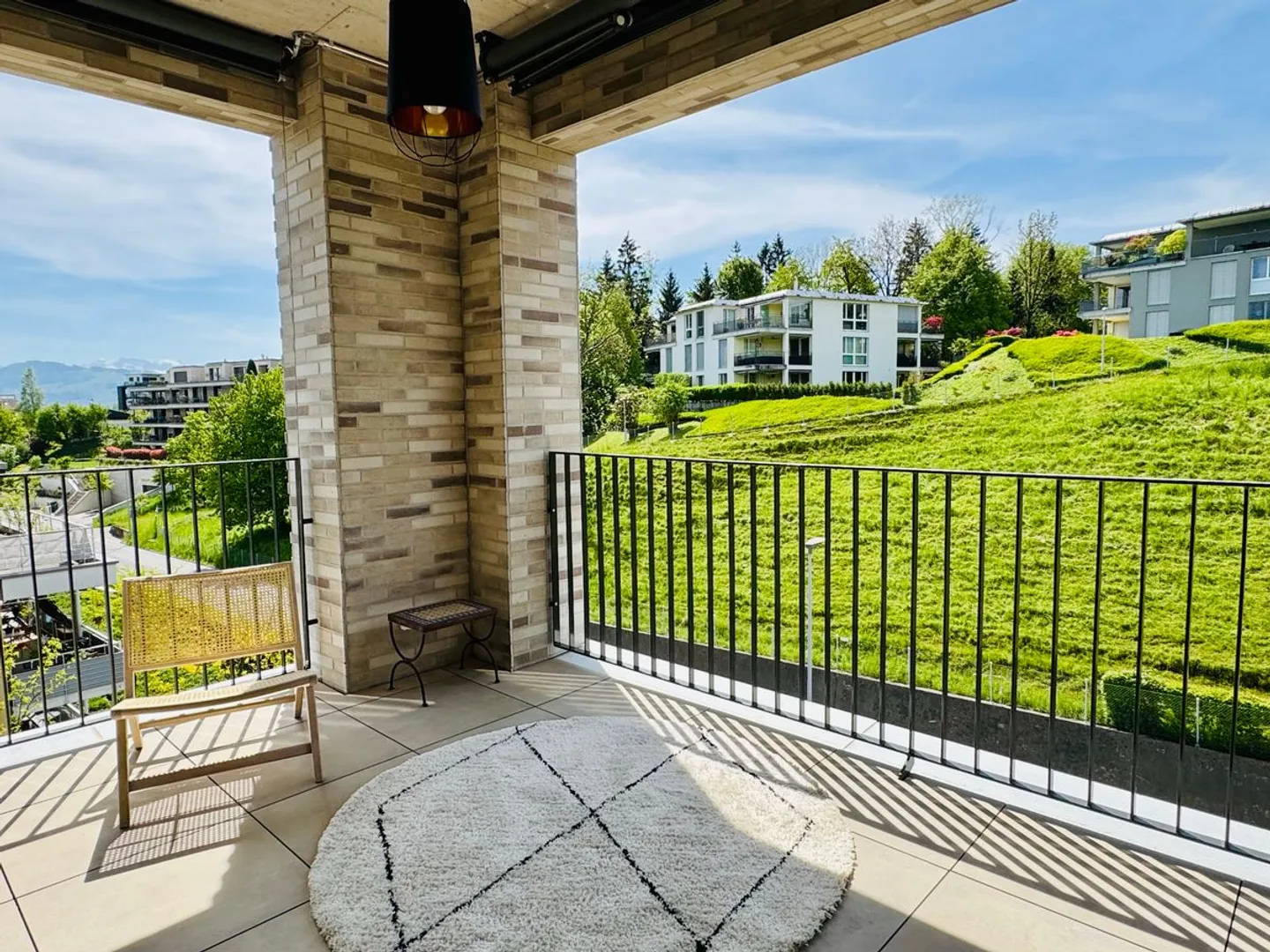 Charmante 3,5-Zimmer-Wohnung mit Seeblick in Wädenswil - Foto 6 von 13