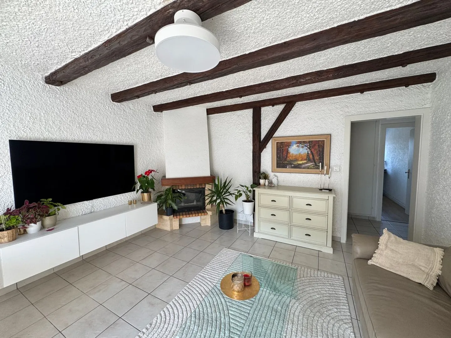Appartement Charmant avec Vue sur les Montagnes - Photo 2 sur 9