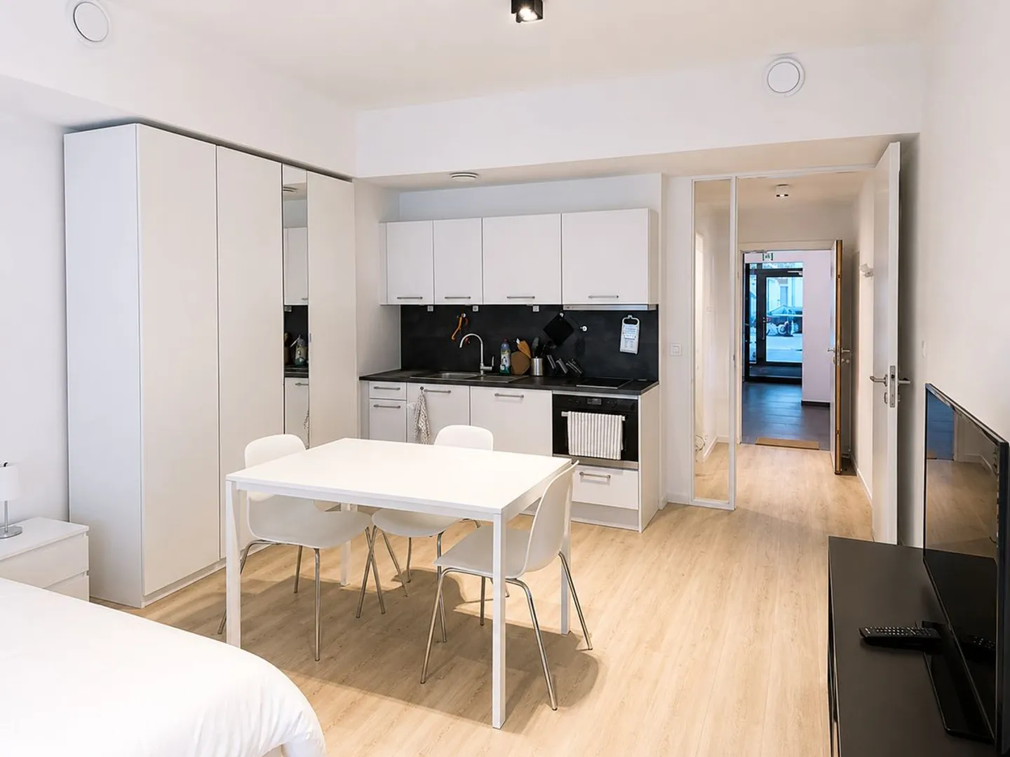 Pretty studio 1 room located close to the city center - Photo 2 of 5