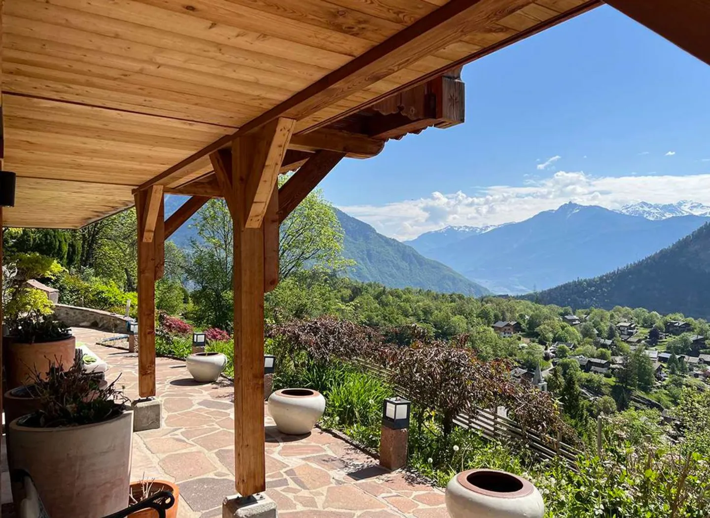 Spaziosa casa di 7 locali con vista a Salvan - Foto 5 di 13
