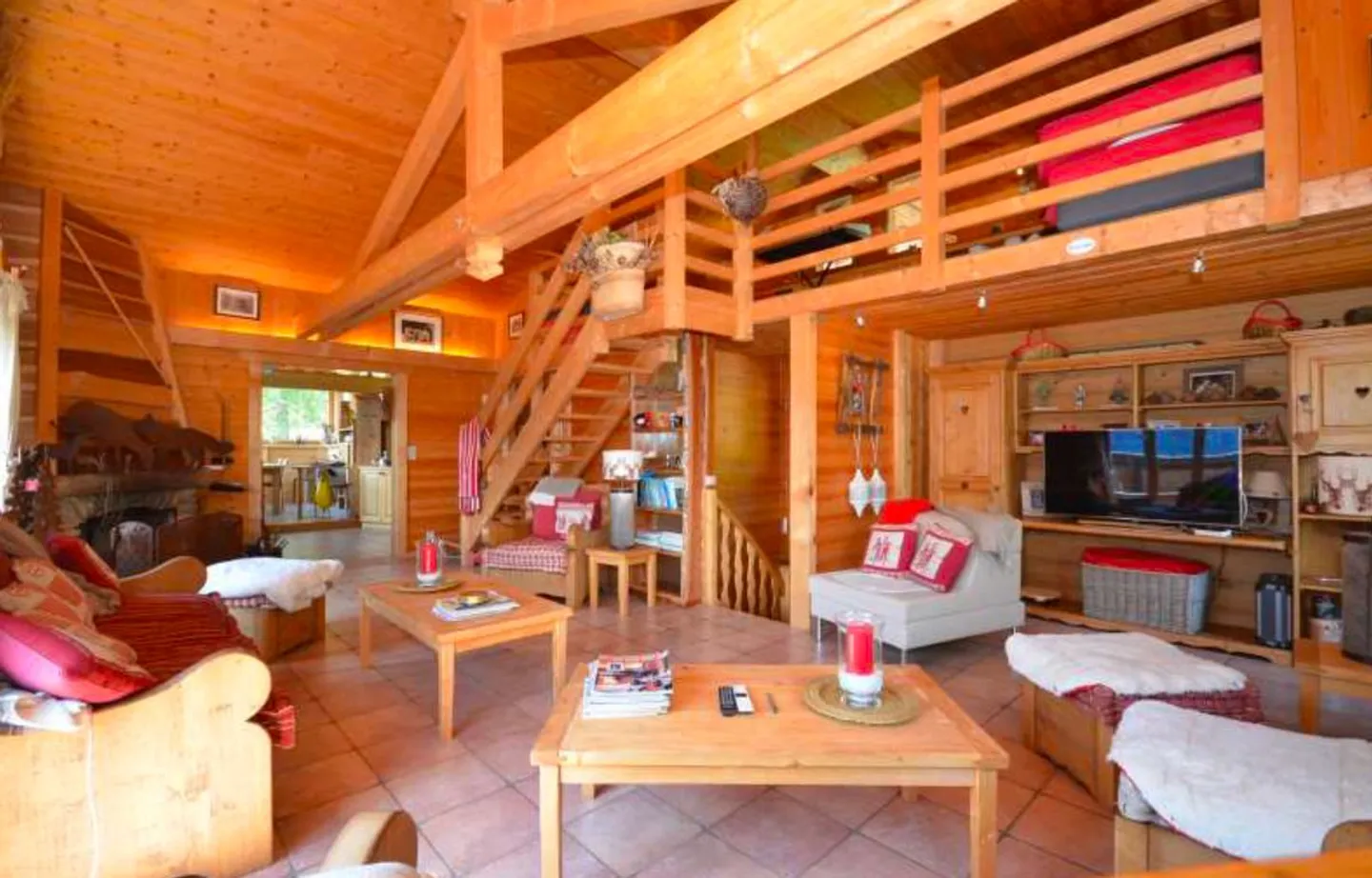 Spaziosa casa di 7 locali con vista a Salvan - Foto 10 di 13