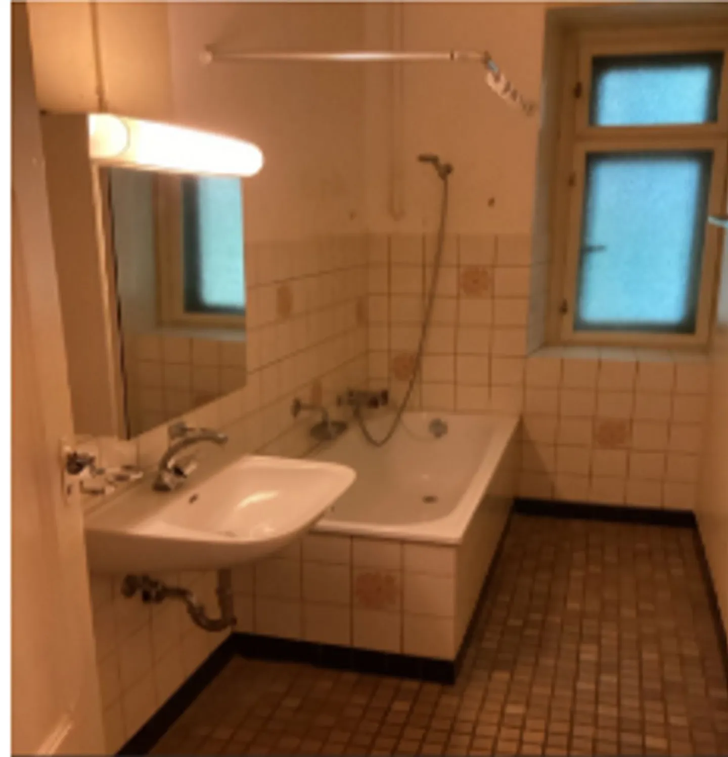 Geräumige 4,5-Zimmer-Wohnung mit Aussicht und Charme in La Chaux-de-Fonds - Foto 2 von 11