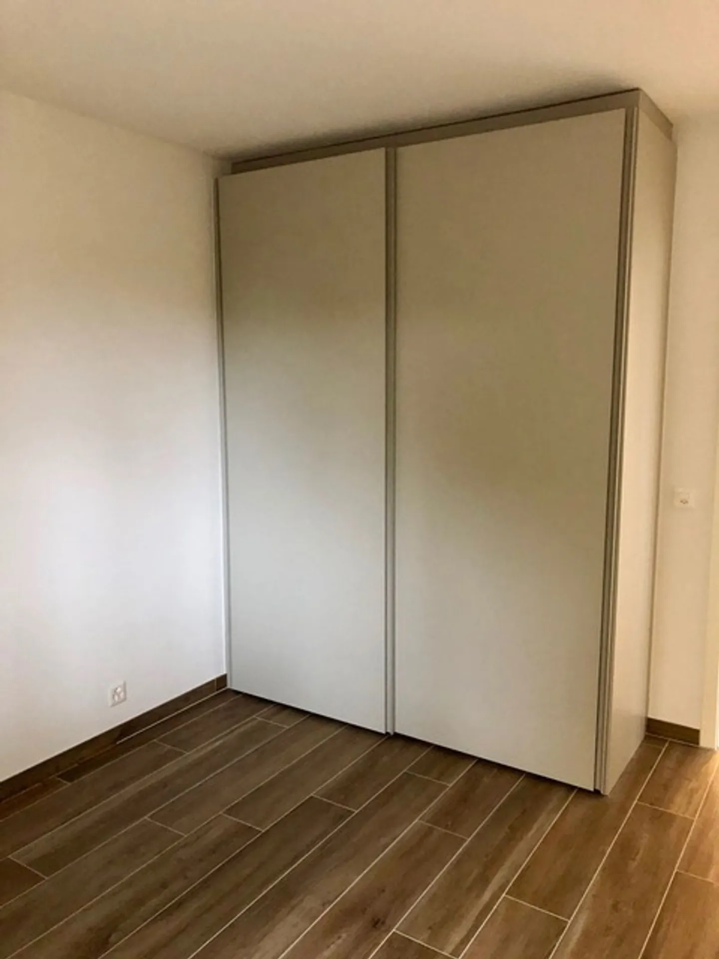 Modern Apartment with Lake Views - Photo 6 of 6